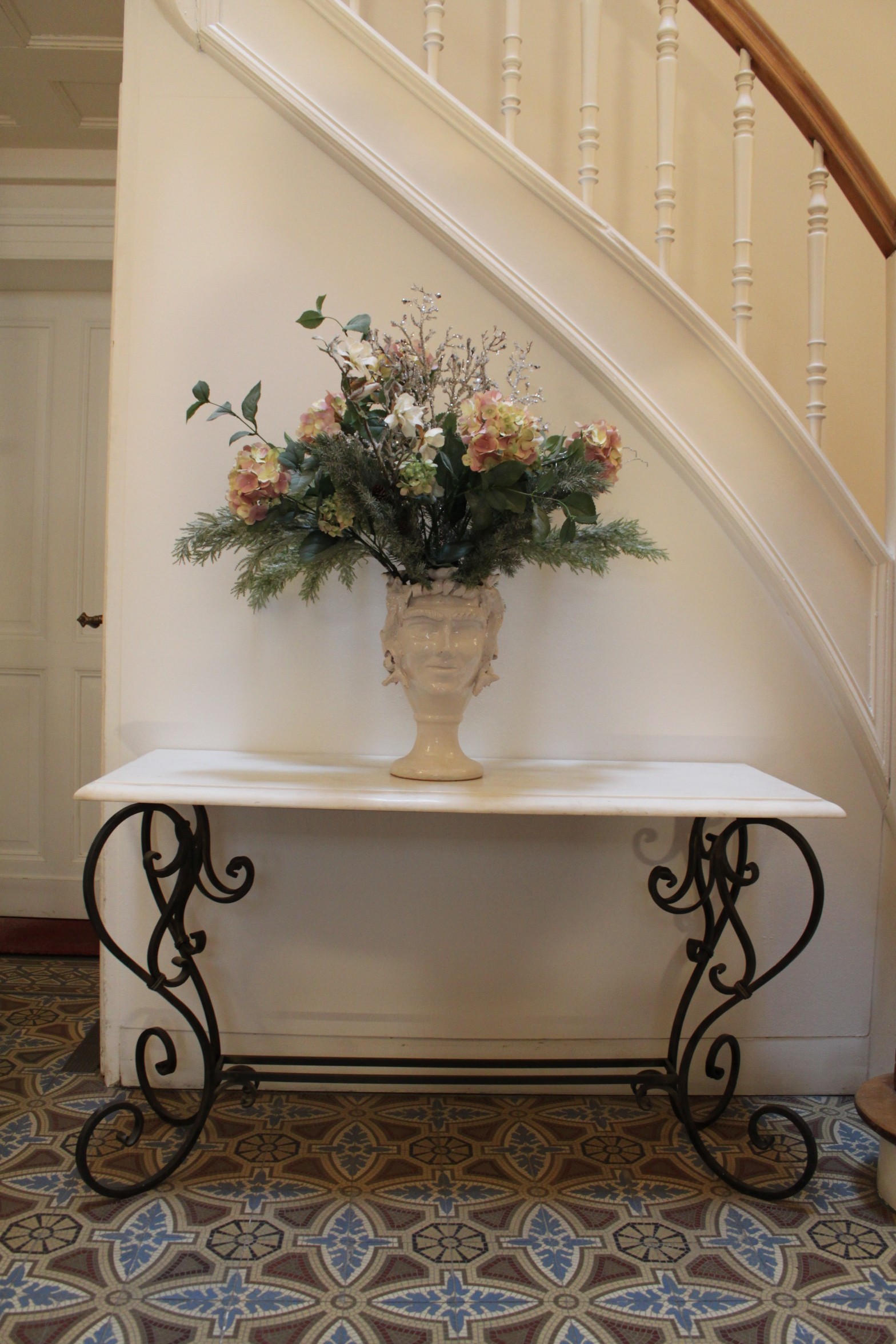 Flower decoration in the hall